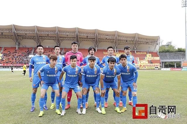 周娅菲担任三亚亚沙会闭幕式中国体育代表团旗手