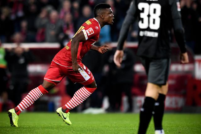 高诗岩21+10+8山东加时胜首钢 范子铭31分